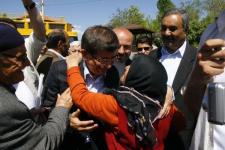 Bakan Davutoğlu: Balkan Barışı İçin Mladiç'in Yakalanması Çok Önemli