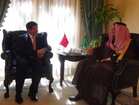 Bakan Davutoğlu Suudi mevkidaşıyla görüştü