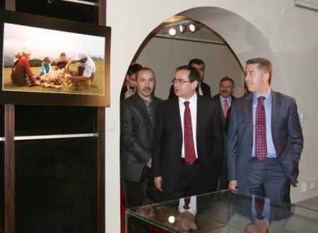 Bakan Demir: 'Karadeniz'den Yansımalar' Sergisi Beni Gençliğime Götürdü