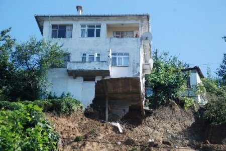 Bakan Demir: Rize'deki Sel Ve Heyelanda Zarar Görenlerin Yaraları Sarılacaktır