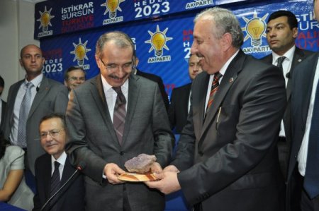 Bakan Dinçer, Balıkesir'de AK Parti il teşkilatını ziyaret etti