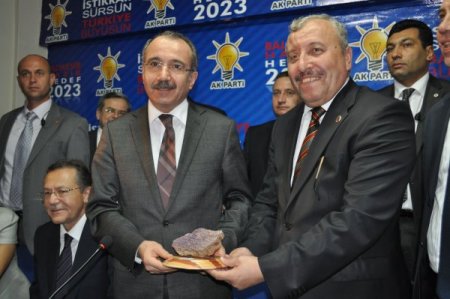 Bakan Dinçer, Balıkesir'de AK Parti il teşkilatını ziyaret etti