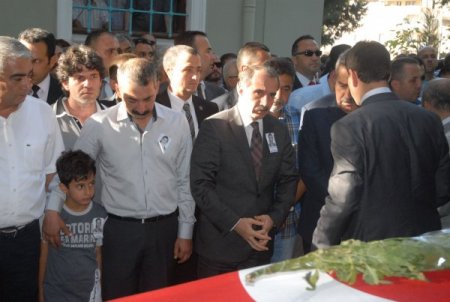 Bakan Dinçer, öğrencisi tarafından öldürülen öğretmenin cenazesine katıldı