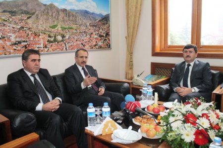 Bakan Dinçer: Dünya hızla gelişirken Türkiye gecikti