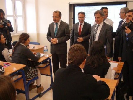 Bakan Dinçer'e fen lisesi öğrencisinden 'Dershaneler niçin kapanıyor’ sorusu