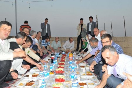 Bakan Eker, İftarını Vatandaşın Evinde Yaptı