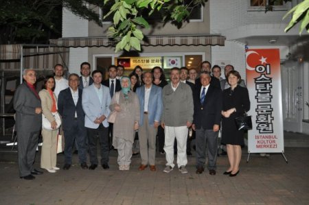 Bakan Eker, Kore'de Türk Şehitliğini Ziyaret Etti