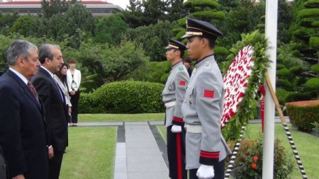 Bakan Eker, Kore'de Türk Şehitliğini Ziyaret Etti
