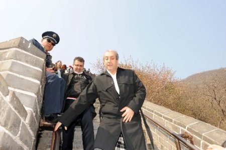 Bakan Eker Çin Seddi'ni gezdi: Diyarbakır surları daha muhteşem