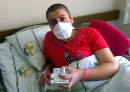 Bakan 'eksik ilaç yok' dedi, CHP'li vekil Yunanistan'dan ilaç getirtti