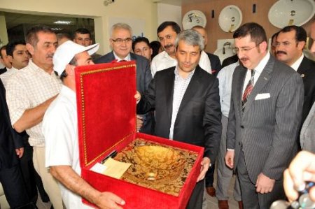 Bakan Ergün: Halkın Önüne Her Zaman Böyle Fırsat Gelmezbakan Ergün: Referandum Herkes Fikrini Söyleyerek Oylanmalı
