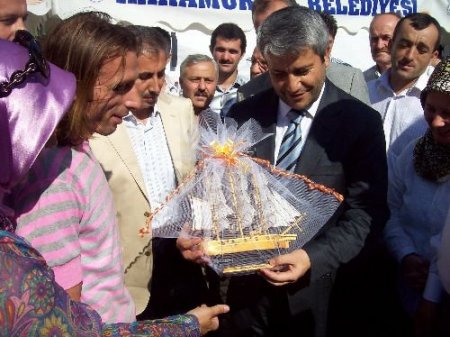 Bakan Ergün Karamürsel'de Ziyaretlerde Bulundu