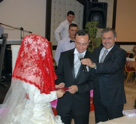 Bakan Eroğlu, Ak Parti İl Başkanı Zeybek'in Kızının Düğün Törenine Katıldı