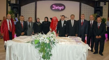 Bakan Eroğlu, Ak Parti İl Başkanı Zeybek'in Kızının Düğün Törenine Katıldı