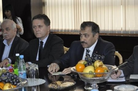 Bakan Eroğlu, Bakü temaslarına başladı