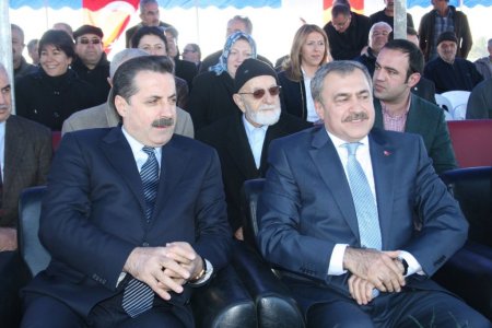 Bakan Eroğlu, önce faydasını anlattı sonra kestane dağıttı