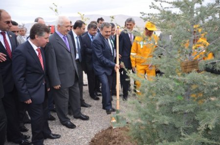 Bakan Eroğlu: 2013'ü Niğde'de yatırımlarda hamle yılı ilan ettik