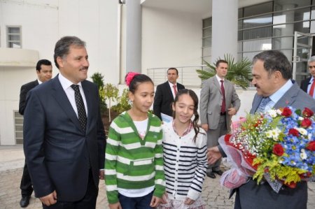 Bakan Eroğlu: Muhalefet 50 yıl geriden geliyor