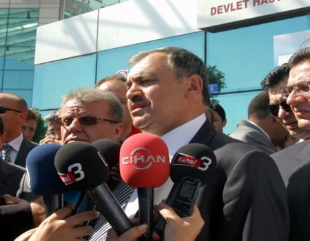 Bakan Eroğlu yaralı askerleri hastanede ziyaret etti