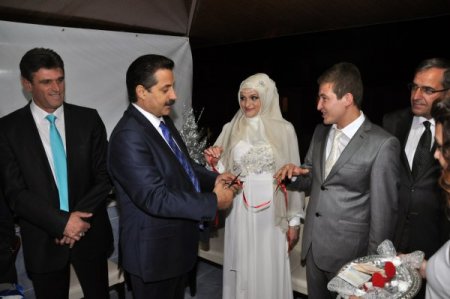 Bakan Faruk Çelik, nişan yüzüğü taktı