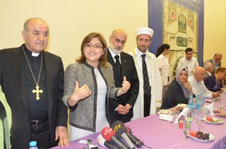 Bakan Fatma Şahin, Darülaceze Sakinleri İle Geleneksel İftar Yemeğinde Buluştu