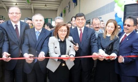 Bakan Fatma Şahin, Katı Atık Ayrıştırma Tesisi'ni hizmete açtı