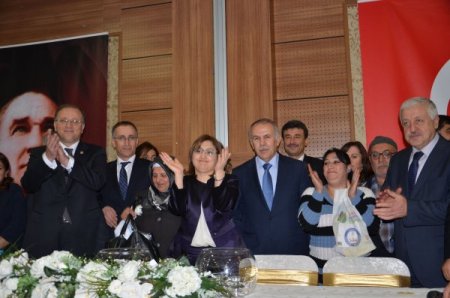 Bakan Fatma Şahin, TOKİ konutlarının kura çekilişine katıldı