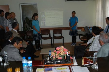 Bakan Gönül, Özel Bilge'nin Başarılı Öğrencilerini Altınla Ödüllendirdi