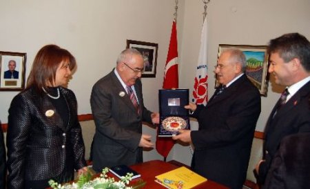 Bakan Gönül'den Kitvak'a Destek Çağrısı