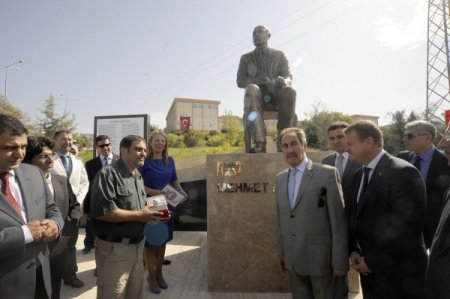 Bakan Günay, Çanakkale'de Mehmet Akif Ersoy heykelini açtı
