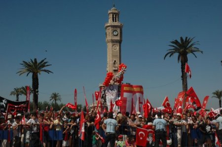 Bakan Günay, İzmir'de yuhalandı