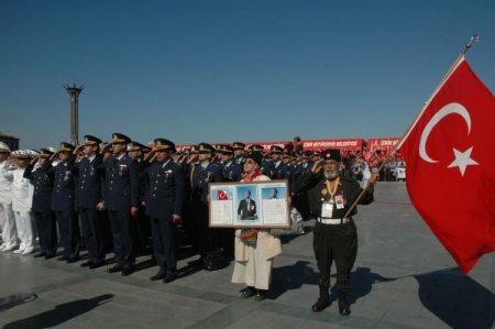 Bakan Günay, İzmir'de yuhalandı