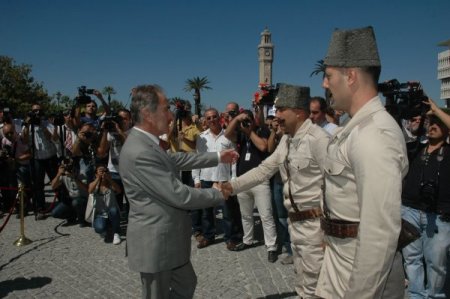 Bakan Günay, İzmir'de yuhalandı