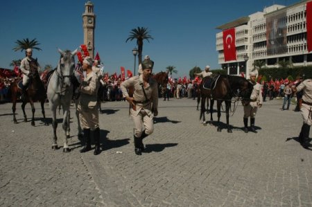 Bakan Günay, İzmir'de yuhalandı