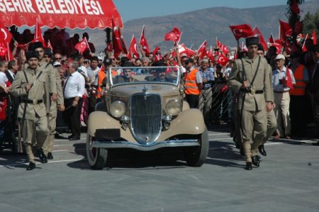 Bakan Günay, İzmir'de yuhalandı