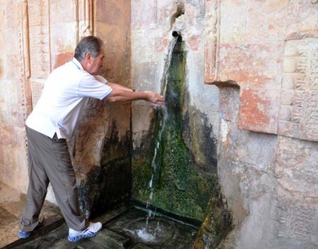Bakan Günay, Mardin Müzesi'nde İncelemelerde Bulundu