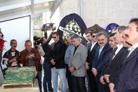 Bakan Günay, Teyzesini Son Yolculuğuna Uğurladı