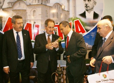 Bakan Günay, Travel Turkey Fuarı'nda Malatya standını ziyaret etti