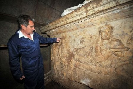 Bakan Günay: Antik Mezardaki Kaçakçılığı Araştırıyoruz