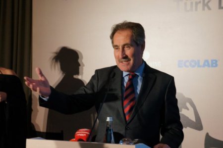 Bakan Günay: Dizileri ve oyuncuları yurt dışında tanıdım