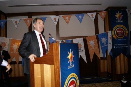 Bakan Günay: İzmir'i daha yetenekli eller yönetmeli