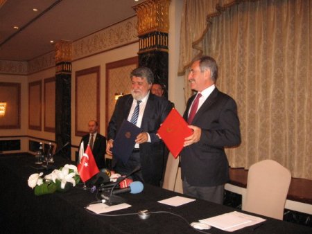 Bakan Günay: Tarih yağmasının önüne geçmeye çalışıyoruz