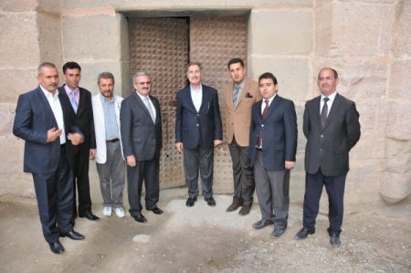 Bakan Günay'dan Kürtçe çay daveti