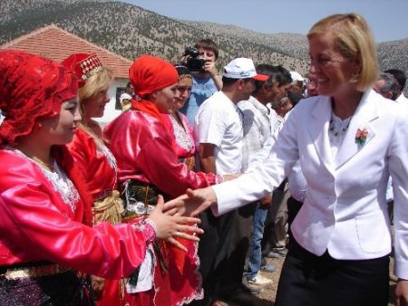 Bakan Kavaf: Anayasa Değişikliği İle Kadın Ve Engelliye Pozitif Ayrımcılık Güvence Altına Alınıyor