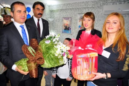 Bakan Kılıç, Manisa'da Şehzadeler Gençlik Merkezi'ni açtı