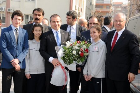 Bakan Kılıç: Hiç kimse tribünlere siyaset sokmaya kalmasın