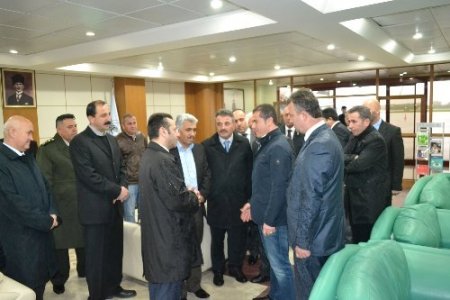 Bakan Kılıç’a yağmur altında karşılama töreni düzenlendi