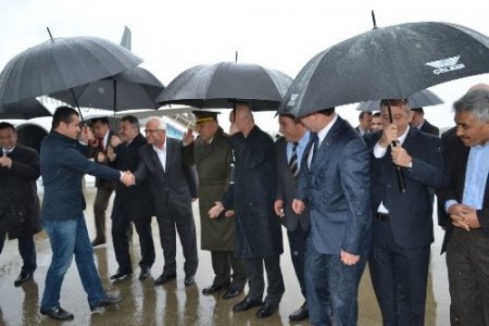 Bakan Kılıç’a yağmur altında karşılama töreni düzenlendi