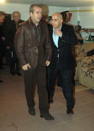 Bakan Mehdi Eker Ve Eşi Sakarya'da Ölen Akrabalarının Evine Taziye Ziyaretinde Bulundu