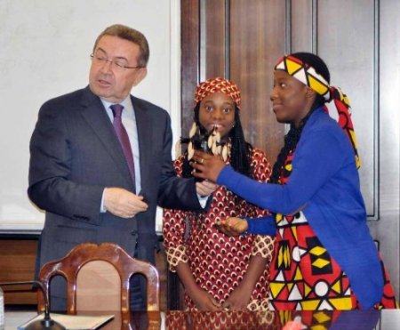 Bakan Merdanov İNEPO'ya katılan öğrencileri kabul etti